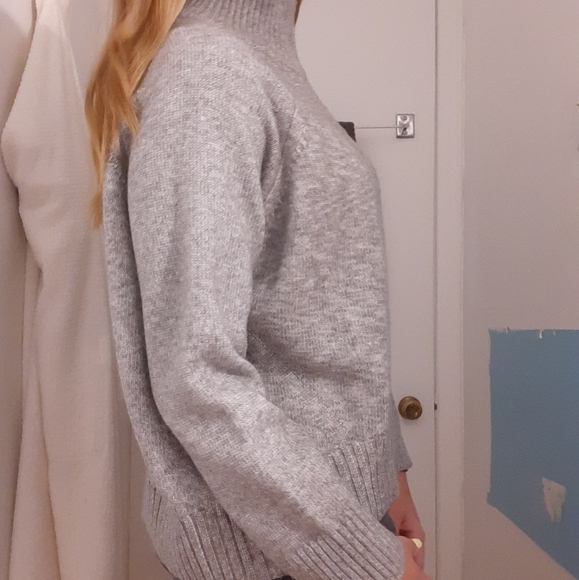H&M Sweater - Picture 2 of 3